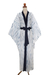 Handgewebter Rayon-Bademantel mit natürlichen Farbstoffen - Rayon-Robe im Kimono-Stil in Weiß und Indigo