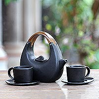 Juego de té de cerámica, 'Resting Cloud in Black' (juego para 2) - Juego de té balinés de cerámica negra mate con mango de teca