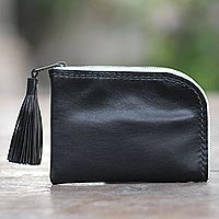 Ledergeldbörse „Small and Simple in Black“ – Schwarze Ledergeldbörse mit Quasten und Reißverschluss