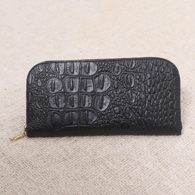 Ledergeldbörse - Geldbörse aus schwarzem Leder mit Krokoprägung