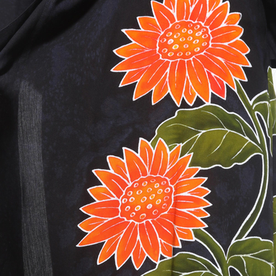 Handbemaltes Rayon-Gewand – Handbemalter schwarzer Rayon-Bademantel mit Blumenmuster