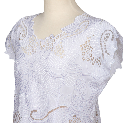 Top de manga corta de rayón - Top floral de rayón bordado y calado blanco sobre blanco