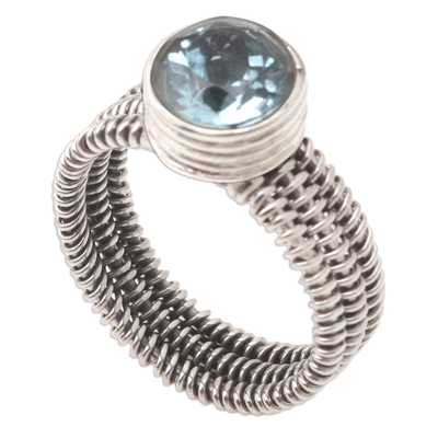 anillo de topacio azul con una sola piedra - Anillo de topacio azul de plata esterlina envuelto en alambre
