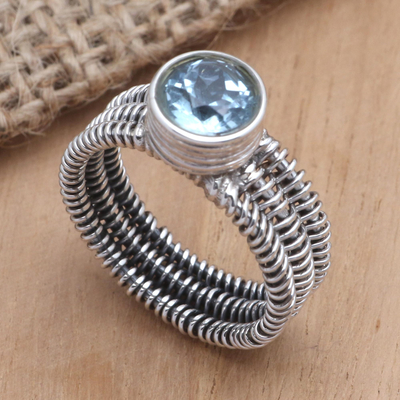 anillo de topacio azul con una sola piedra - Anillo de topacio azul de plata esterlina envuelto en alambre