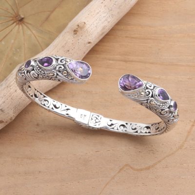 Manschettenarmband mit Amethyst und Goldakzenten, „Fierce Warrior in Amethyst“ - Manschettenarmband aus Sterlingsilber und Amethyst aus Bali