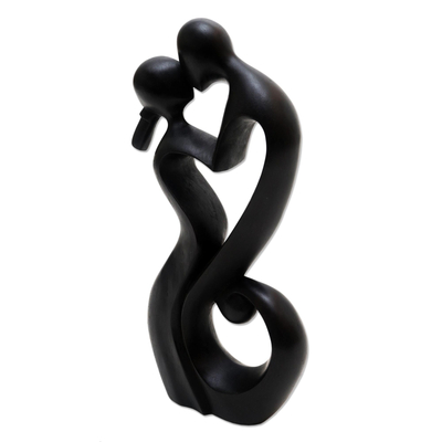 Holzskulptur „ewiger kuss ii“ - handgeschnitzte suar-holzskulptur