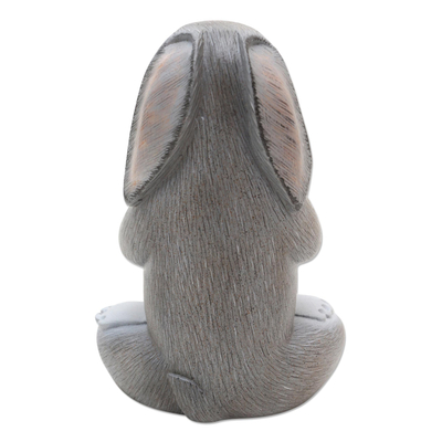 Escultura de madera - Estatuilla de conejo de madera de suar tallada a mano