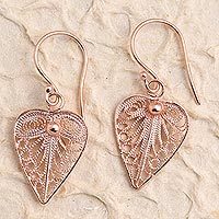 Pendientes colgantes de filigrana chapados en oro rosa, 'Fall Leaf' - Pendientes colgantes de oro rosa de plata de ley hechos artesanalmente