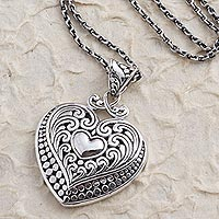 Collar con colgante de plata de ley, 'Corazón adentro' - Collar con colgante de corazón de plata de ley hecho artesanalmente