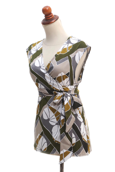 blusa cruzada de rayón - Blusa cruzada de rayón con diseño de hojas hecha a mano de Bali