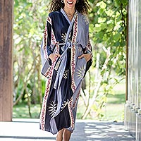 Handgestempelte Batik-Rayon-Robe, „Chakra Burst“ – Batik-Rayon-Robe mit Gürtel aus Bali