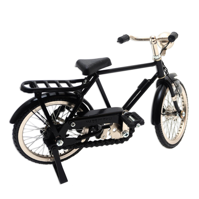 Escultura de metal reciclado, 'Vintage Bike in Black' - Escultura de metal reciclado de bicicleta vintage hecha a mano