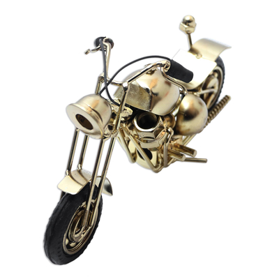 Escultura de metal reciclado - Escultura de moto artesanal con acabado dorado.