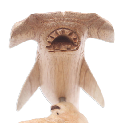 Escultura de madera - Escultura de tiburón martillo de madera de jempinis tallada a mano