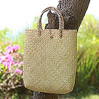 Natural fiber tote bag, 'Sturdy Carrier' - Artisan Crafted Natural Fiber Tote Bag