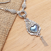 Halskette mit Anhänger aus mehreren Edelsteinen, „Gatekeeper“ – Halskette mit Anhänger aus kultivierten Mabe-Perlen und Amethyst