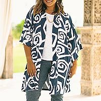 Chaqueta kimono de rayón serigrafiada - Chaqueta tipo kimono azul y blanco con serigrafía y cinturón