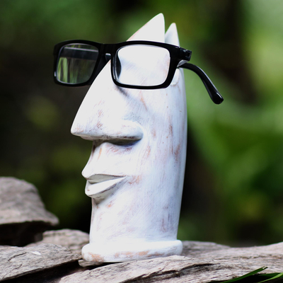 Brillenhalter aus Holz, 'On the Nose' - Handgeschnitzter Jempinis Holz Brillenhalter