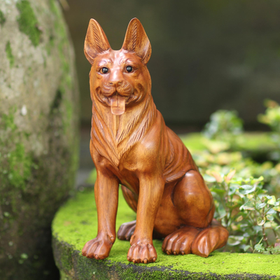 Holzskulptur, 'Guter Hund' - Handgeschnitzte Suar Holz Hundeskulptur aus Bali