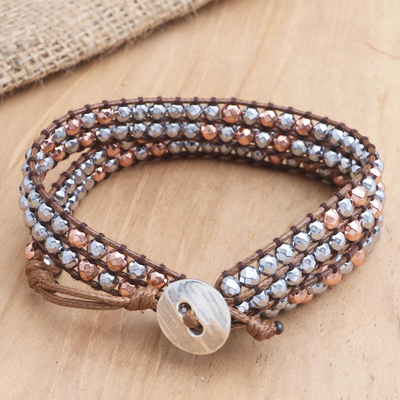 Hämatit-Perlen-Wickelarmband, 'Under the Earth' - Kunsthandwerkliches gefertigtes Hämatit-Perlen-Wickelarmband