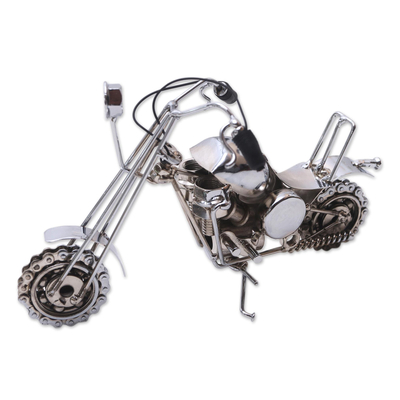 Estatuilla de acero reciclado, 'Camino Trillado' - Estatuilla de motocicleta de caucho y acero reciclado