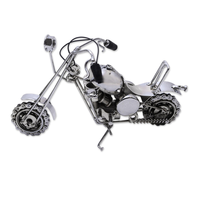 Estatuilla de acero reciclado, 'Camino Trillado' - Estatuilla de motocicleta de caucho y acero reciclado