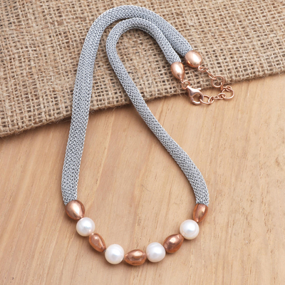Collar con colgante de perlas cultivadas con detalles en oro rosa - Collar con cuentas de perlas cultivadas con detalles en oro rosa