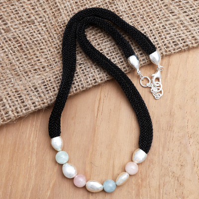 Halskette mit Anhänger aus Rosenquarz und Beryll, „Candy Crush“ – handwerklich gefertigte Perlenkette aus Rosenquarz und Beryll