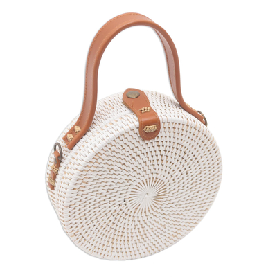 Natural fiber and leather sling bag, 'Blanc' - Natural Fiber and Leather Round Sling Bag