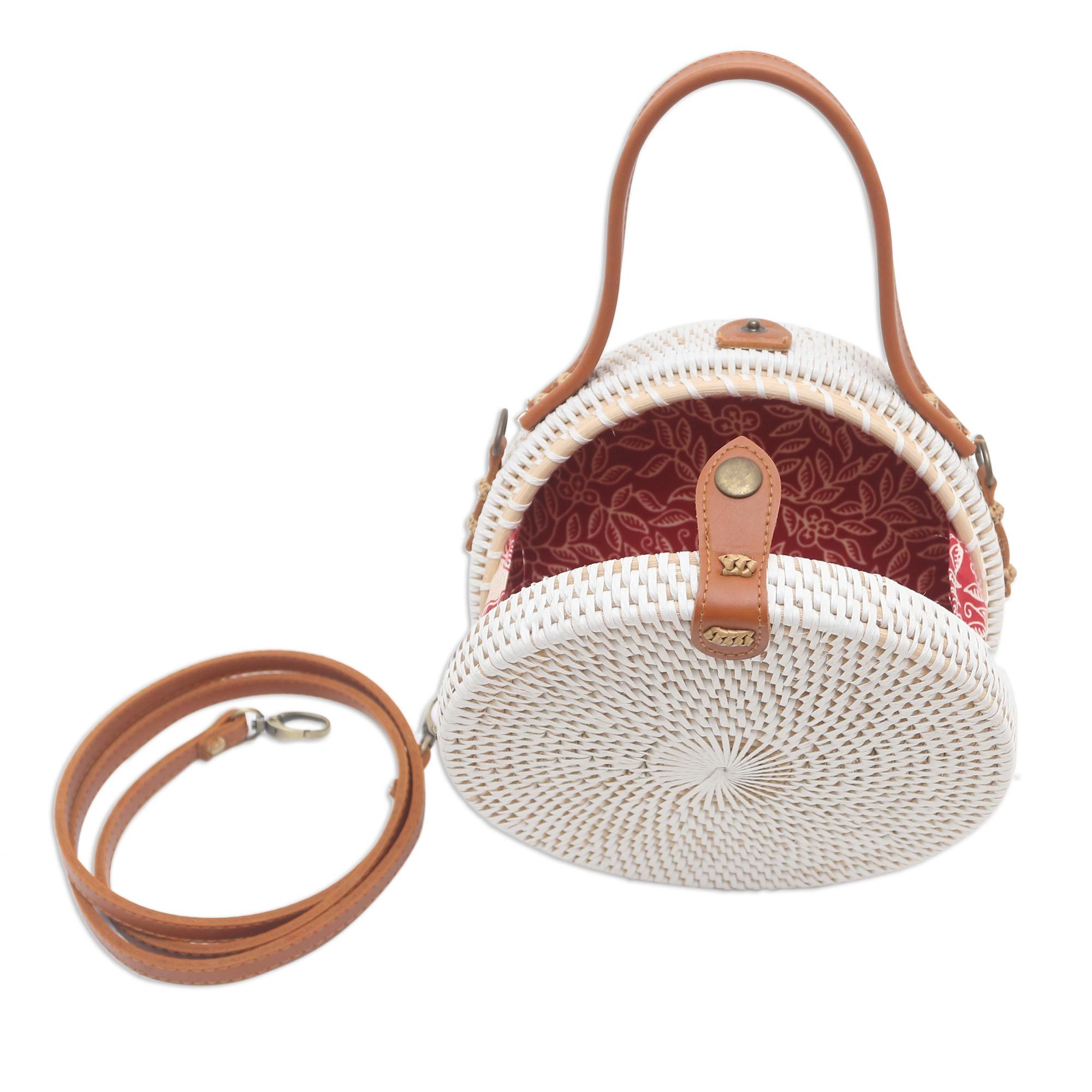 Natural Fiber and Leather Round Sling Bag Blanc NOVICA