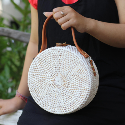 Natural fiber and leather sling bag, 'Blanc' - Natural Fiber and Leather Round Sling Bag