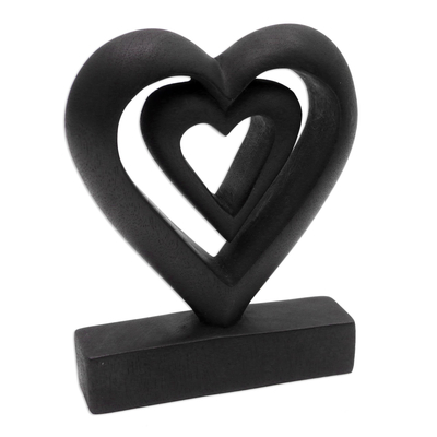 Holzstatuette - Handgeschnitzte Herzstatuette aus schwarzem Suarholz