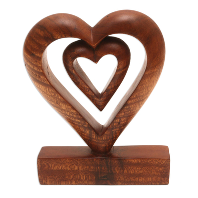 Holzstatuette - Handgeschnitzte Herzstatuette aus natürlichem Suar-Holz