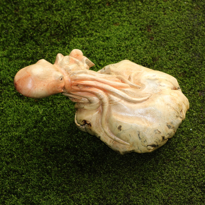 Holzskulptur - Handgefertigte Oktopus-Skulptur aus Benalu-Holz