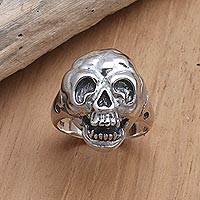 Men's sterling silver cocktail ring, 'Grinning Specter' - Men's Handmade Sterling Silver Skull Cocktail Ring