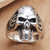 Anillo de cóctel de plata de ley para hombre. - Anillo de cóctel de calavera de plata de ley hecho a mano para hombre