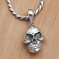 Collar con colgante de plata de ley para hombre, 'Grinning Skull' - Collar con colgante de calavera de plata de ley para hombre
