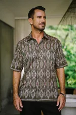 Men's hand-woven ikat cotton shirt, 'Green Summer' - Hand Woven Men's Short Sleeved Cotton Shirt