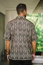 Men's hand-woven ikat cotton shirt, 'Green Summer' - Hand Woven Men's Short Sleeved Cotton Shirt