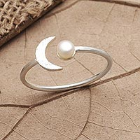 Cultured pearl cocktail ring, 'By the Moon in Silver' - Sterling Silver Mabe Pearl Cocktail Ring