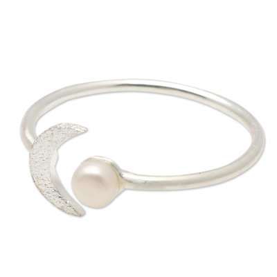 Cultured pearl cocktail ring, 'By the Moon in Silver' - Sterling Silver Mabe Pearl Cocktail Ring