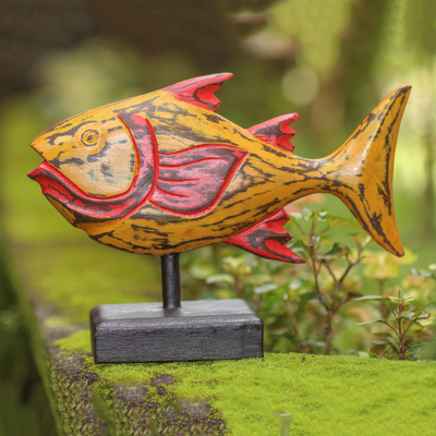 Wood statuette, 'Bright Snapper Fish' - Hand Carved Albesia Wood Fish Statuette