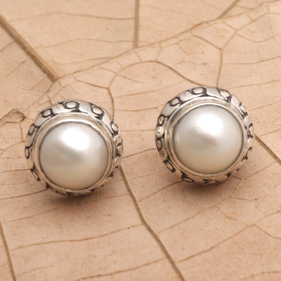 Cultured pearl button earrings, Great Women