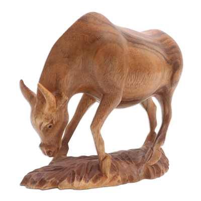 estatuilla de madera - Estatuilla de toro de madera de suar tallada a mano