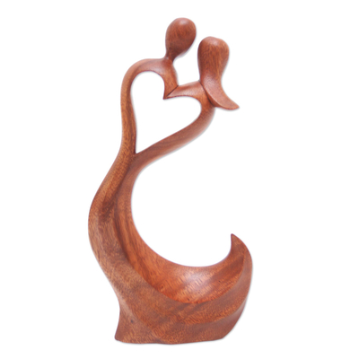 estatuilla de madera - Escultura de madera de suar con tema de corazón hecha a mano.