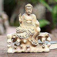 Escultura de madera, 'Blessed Buddha' - Escultura de Buda de madera de hibisco tallada a mano