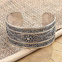 Manschettenarmband aus Sterlingsilber, „Traditionelle Eleganz“ – handgefertigtes Manschettenarmband aus Sterlingsilber