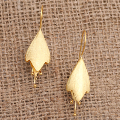 Pendientes colgantes chapados en oro - Pendientes colgantes con motivo floral chapados en oro
