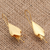 Pendientes colgantes chapados en oro - Pendientes colgantes con motivo floral chapados en oro