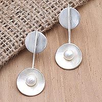 Aretes colgantes de perlas cultivadas - Aretes colgantes de perlas y plata esterlina hechos a mano